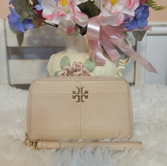 Tory Burch Leather Wristlet + Angara sterling silver and garnet pendant - Picture 2 of 16